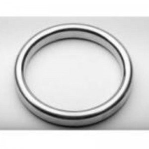 Grafitpackning förstärkt med metallfolie