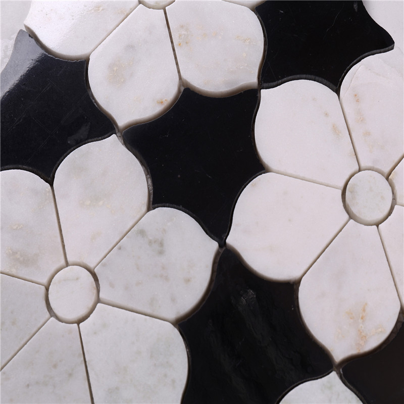 HSC62 Vackert svartvitt kakelbadrum med blommor i marmor golvplattor och väggtegelplattor