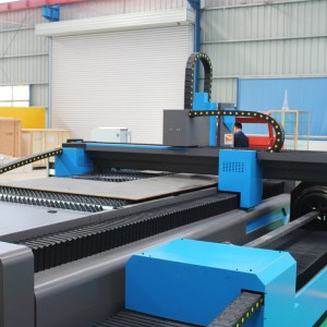 Skärmaskin för metallplåt och rör