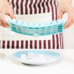 36 fyrkantiga små silikon-iskubbrickor med lock