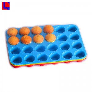 Högkvalitativa kakformar av silikon som produceras av formsprutning av gummi-formningsmaskin