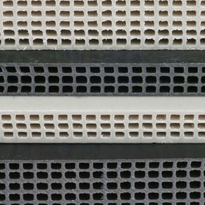 Hålkalciumplastbräda