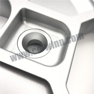 Anpassad smidning \/ CNC-bearbetning Aluminiumsfälgcentrum Bilddelar reservdelar efter försäljningsdelar