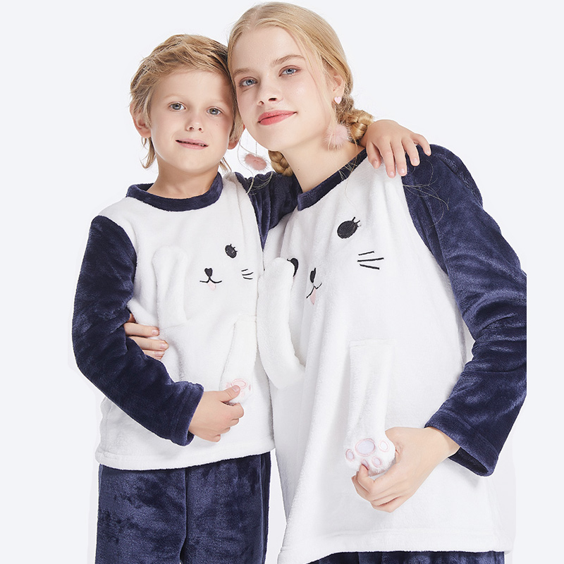 Familj Matchande Flannel Fleece Broderi Pyjamas Set