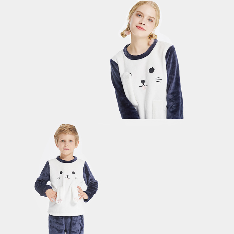 Familj Matchande Flannel Fleece Broderi Pyjamas Set