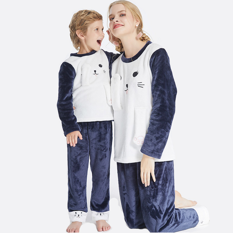 Familj Matchande Flannel Fleece Broderi Pyjamas Set