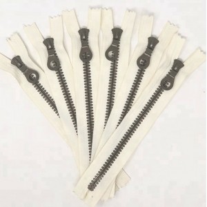 Plast Zipper Closed End Fashion RIRI-tänder Målad autolåsreglage med nyckelhålsdrag 9