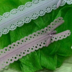 Osynlig blixtlås med mönstrad spetsband 12