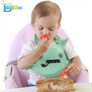 Första babyredskap Spädbarnssked och gaffelträdsskedar för baby