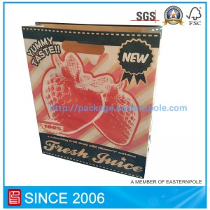 Brun papperspåse med återvunnet material med handtag i formstans