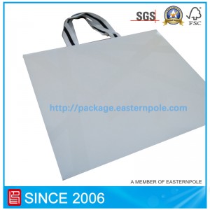 Lyxig vitpappersväska för kläder med inverterad botten