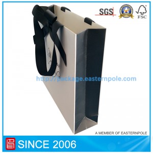 Elegant presentpapperspåse med anpassad design