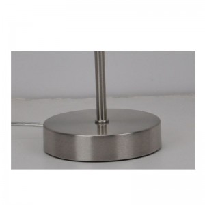 Modern bordslampa med laserskärad skugga