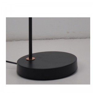 Golvlampa med metallskärm och justera skuggfunktion