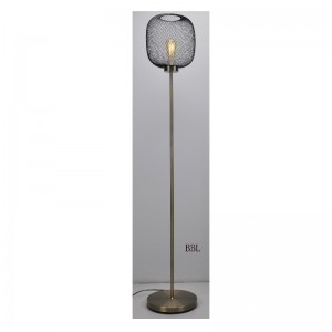 Modern golvlampa med nätskugga