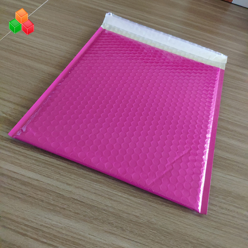 Anpassad storlek stötsäker transportförpackning pearlescent film bubbla mailer / vattentät slitstark vit rosa pearlescent filmväska