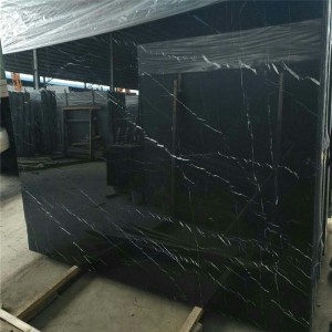 Nero Marquina Marble i vit rand