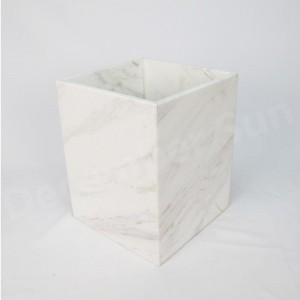 Elegant och graciös vit badrum i marmorutrustning