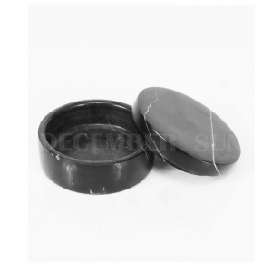 Salt källare i svart marmor