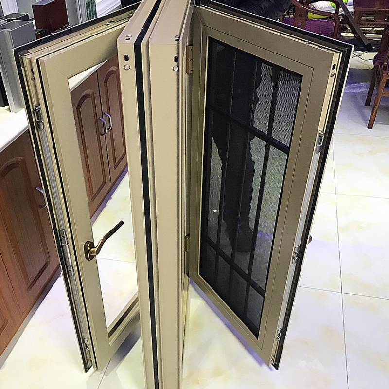 Anpassade skjutfönster och dörrkar i bronsfärg i två eller tre spår