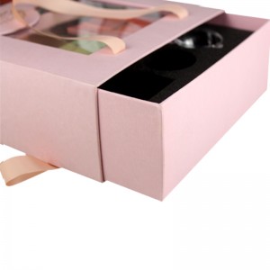 Elegance Tote Box visar full uppsättning av presentte mat mat med en presentgåva