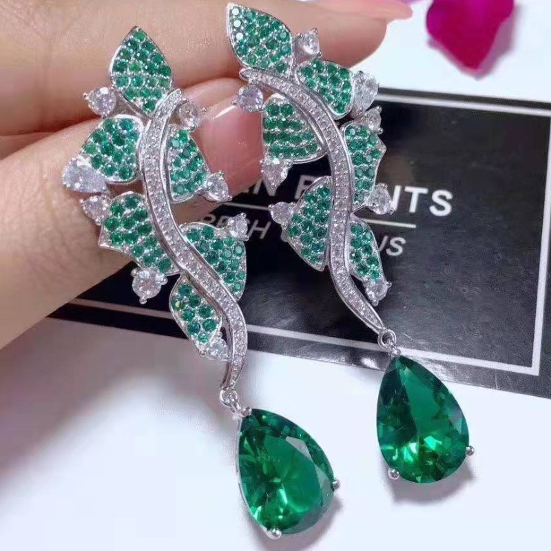 925 STERLING SILVER SYNTETISK EMERALD LEAF CUBIC ZIRCONIA DAMARÖRNINGAR Kvinnor