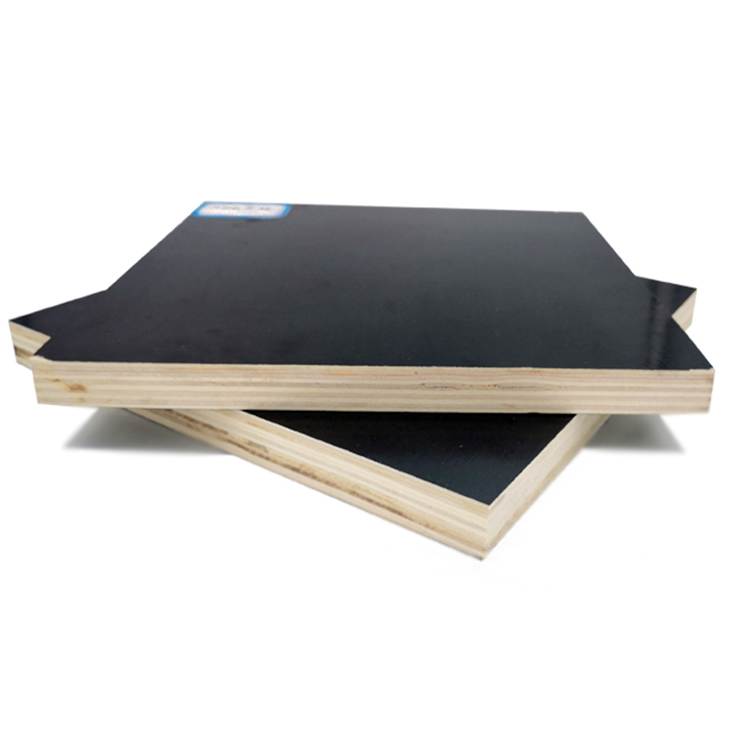 18 mm plywood med filmskikt som används för konstruktion