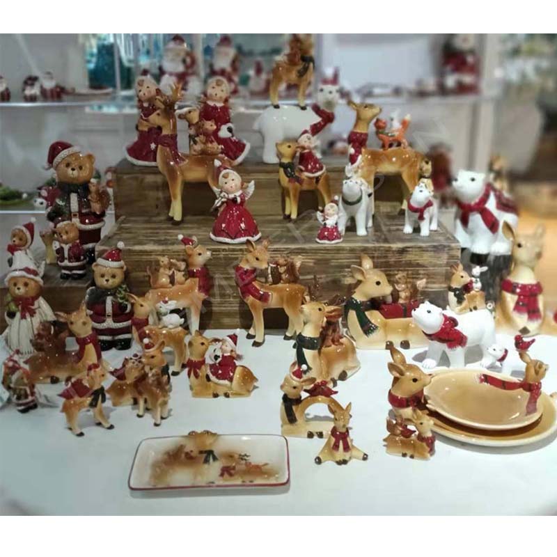 Brett sortiment av keramiska handmålerier för heminredning