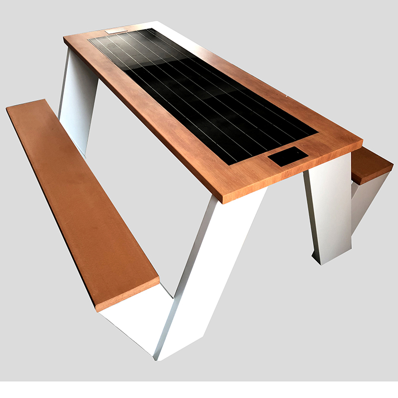 Solcelldriven telefonladdning och WiFi Gratis smart träpicknickbord