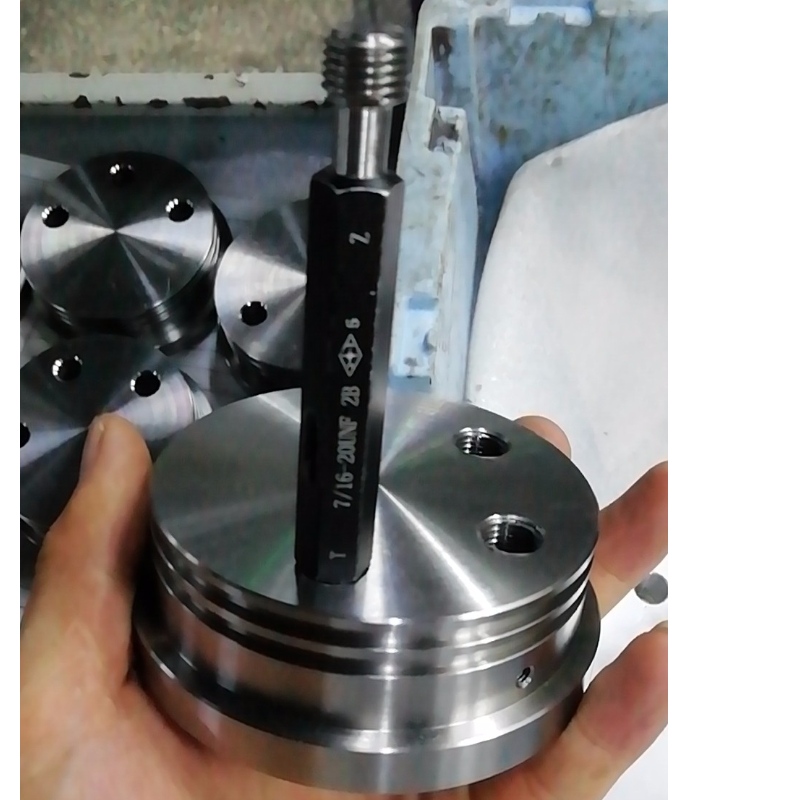 CNC-bearbetning med hög precision och material Ti-6Lv-4V / TC4 / gänga M12