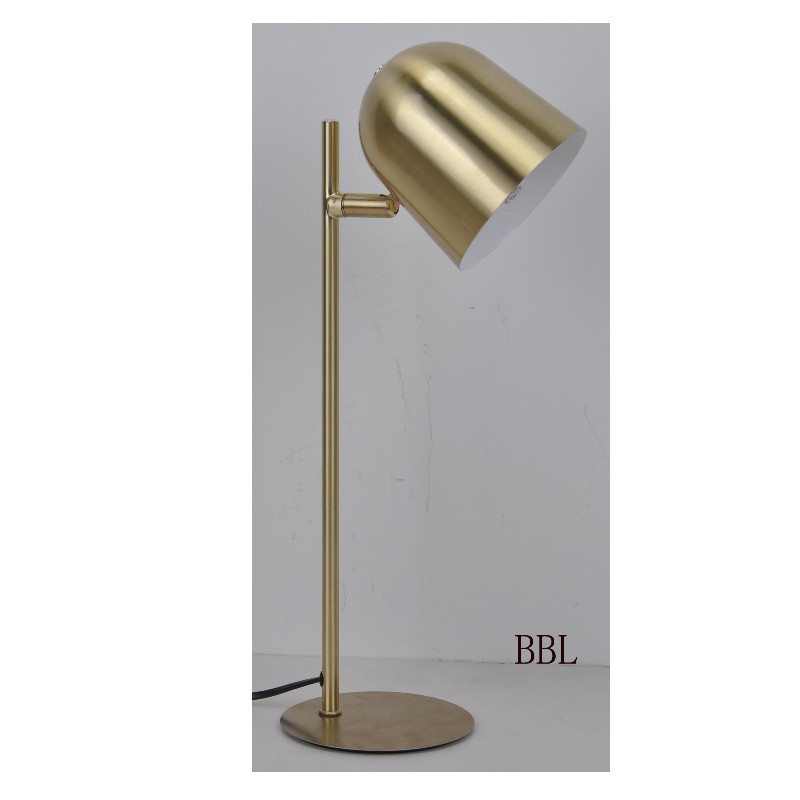 Bordslampa med roterbar metallskärm