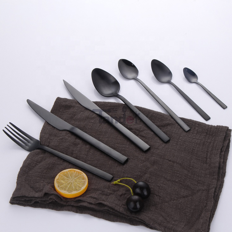 Plattformade bordsartiklar av rostfritt stål, platinerade av Pvd Matt titan, fina matvaror, matt, svart bestick