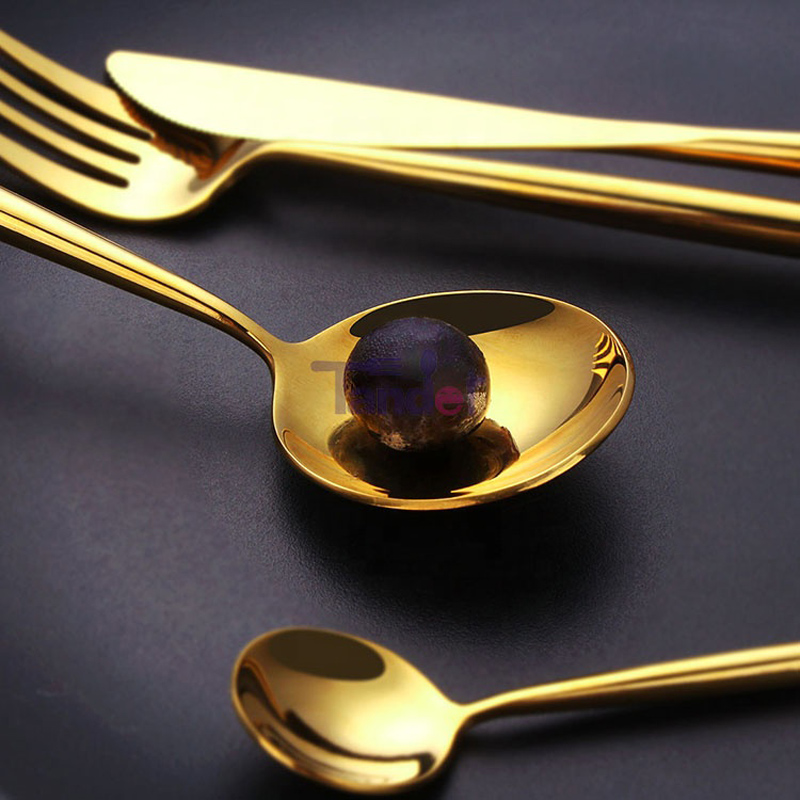 18/8 rostfritt stål LFGB tillgängligt hög spegel lager bestick guld bestick set