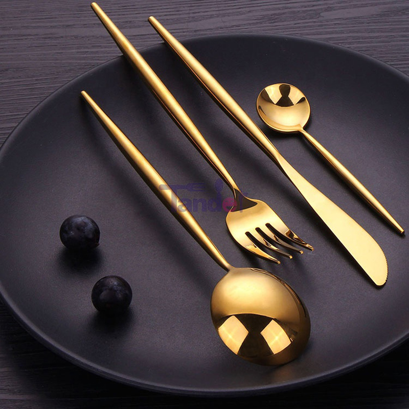 18/8 rostfritt stål LFGB tillgängligt hög spegel lager bestick guld bestick set