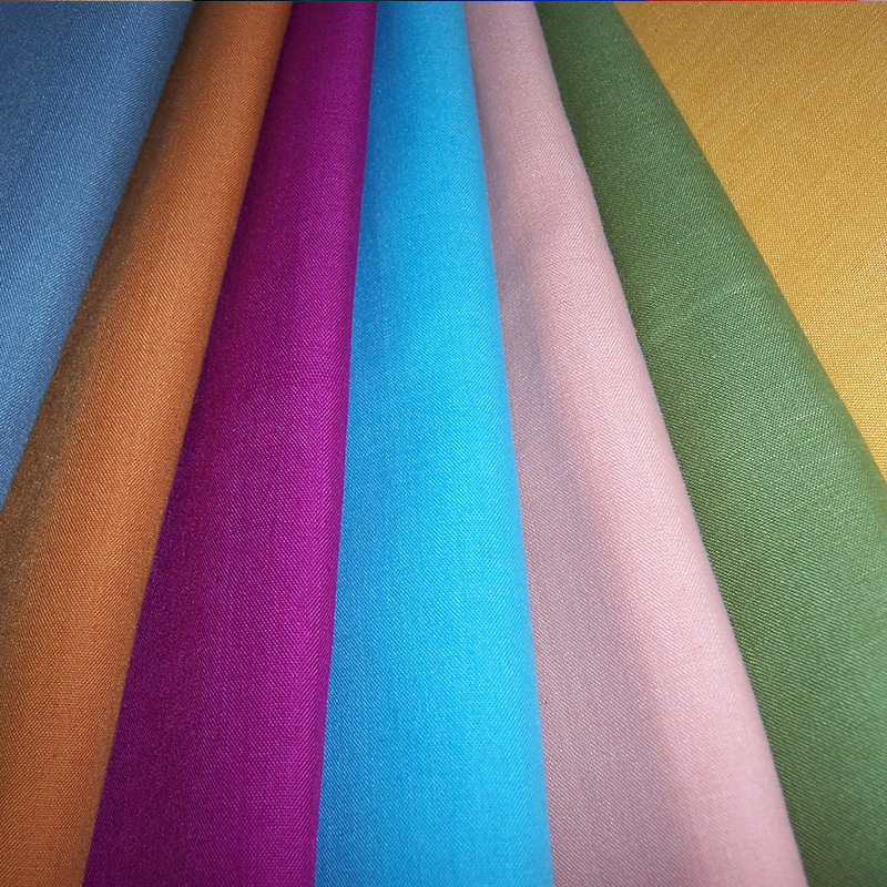 Material för sjuksköterskor av bomull och polyester