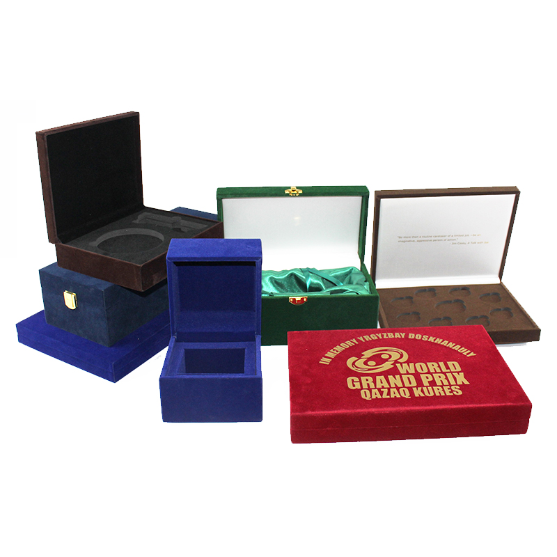 Metall- och klocklåda, av trä, för roterande klocka