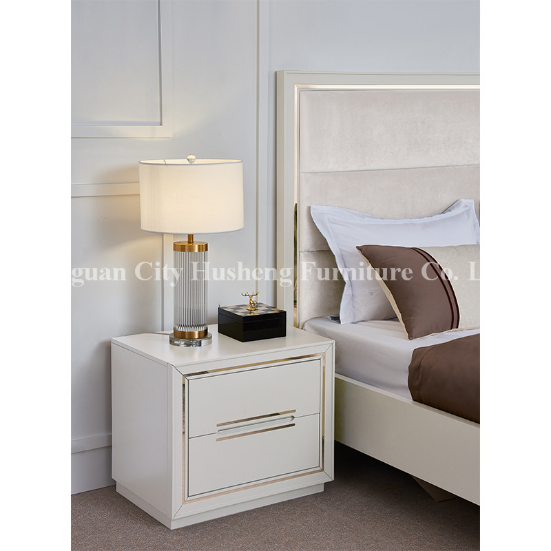 Modern Elegant Bed Soft Set Furniture med High White Glassy Målning