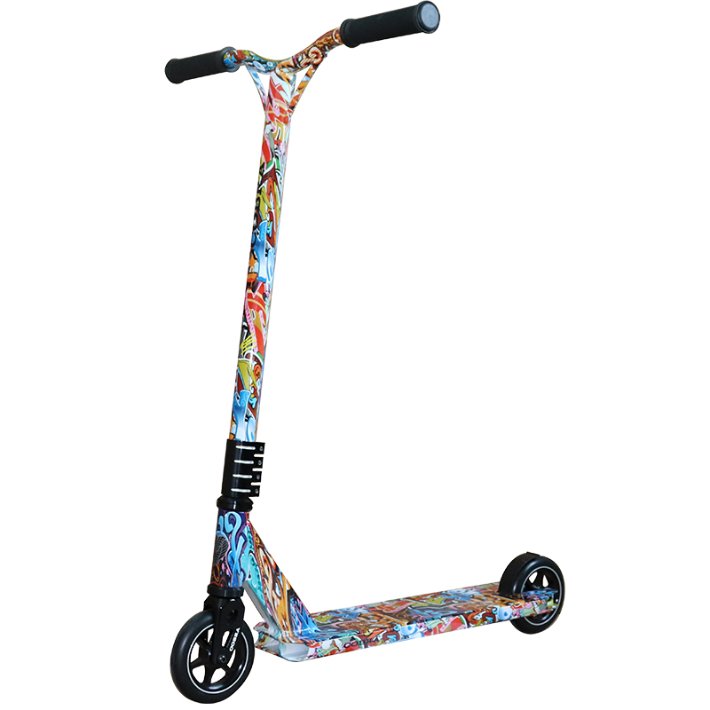 110 mm stuntskoter (graffiti)
