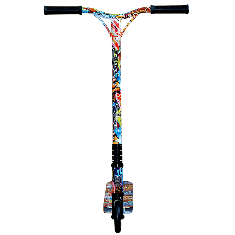 110 mm stuntskoter (graffiti)