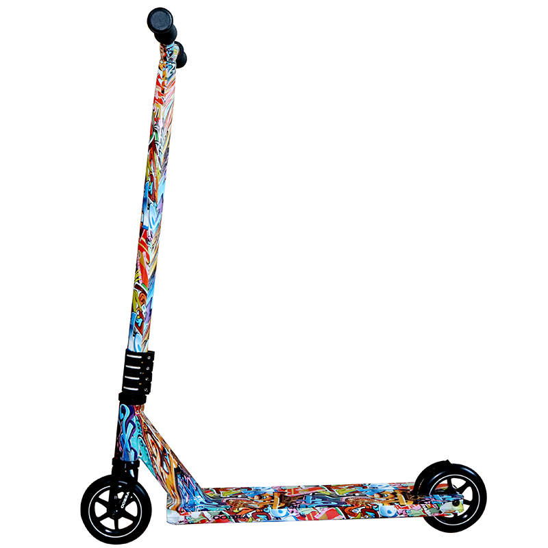 110 mm stuntskoter (graffiti)