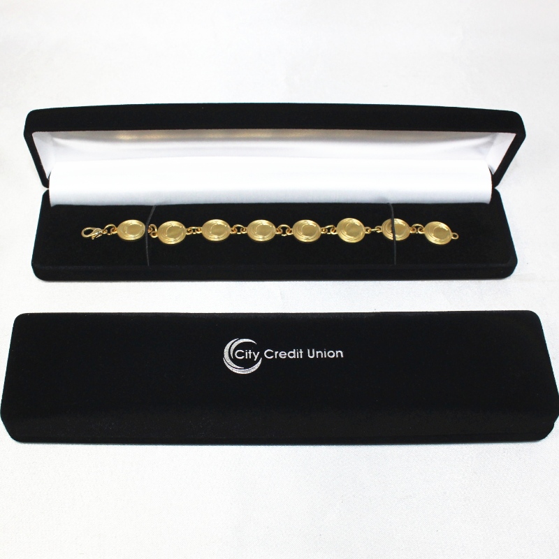 D-11 specialtillverkad svart sammetlåda för emblem och halsband