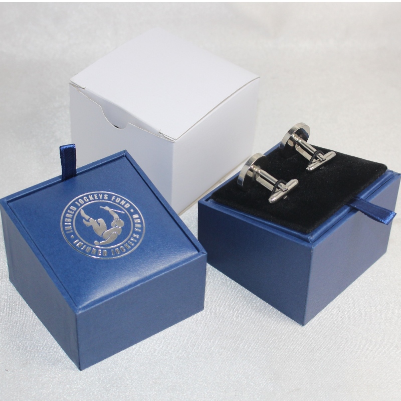 Objekt V-20X fyrkantig PU-läderbox för parbindar eller manschettknappar mm mm. 64 * 64 * 50, vikter ca 64 g