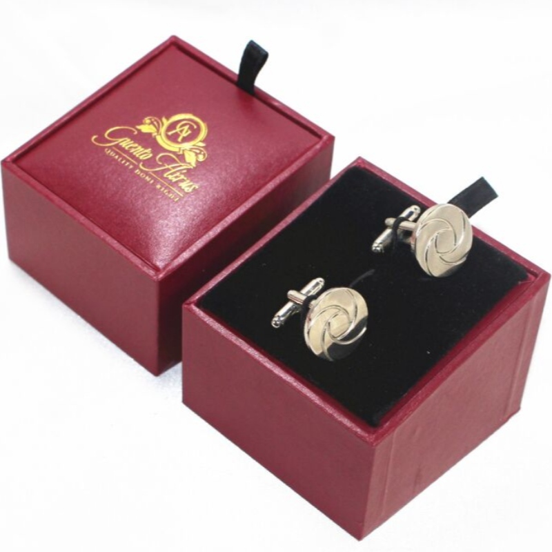 Objekt V-20X fyrkantig PU-läderbox för parbindar eller manschettknappar mm mm. 64 * 64 * 50, vikter ca 64 g