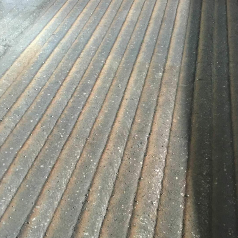 Slitstark stålplatta