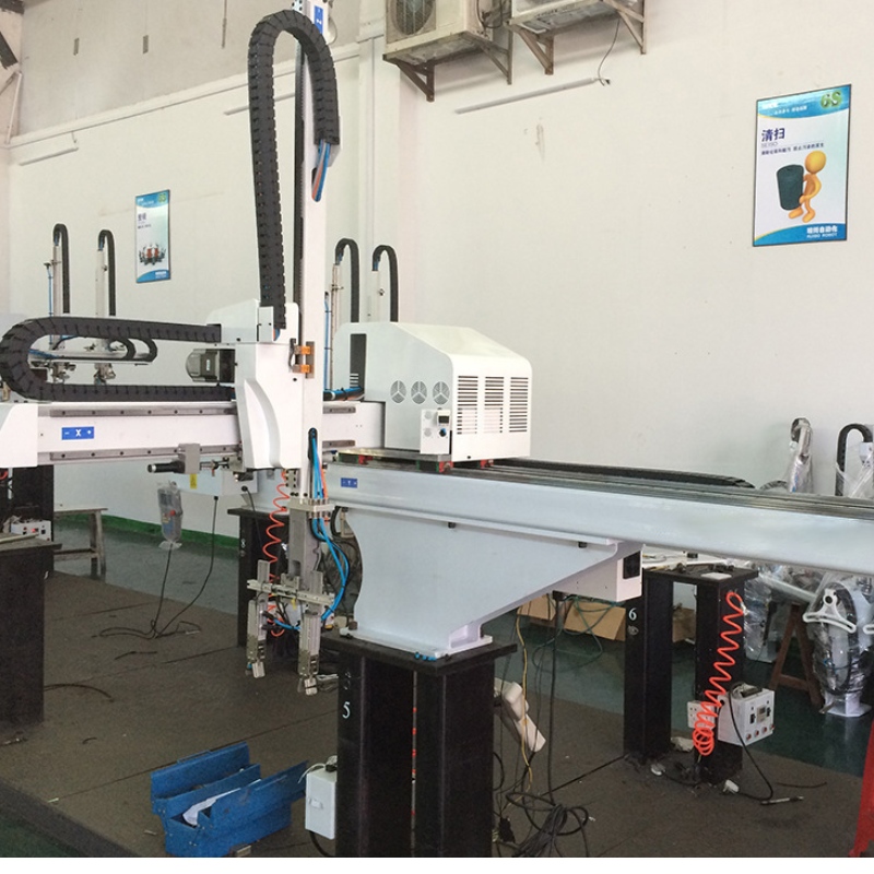Industriell AC servomotor 3-axelarmrobot manipulator plastmaskinrobot