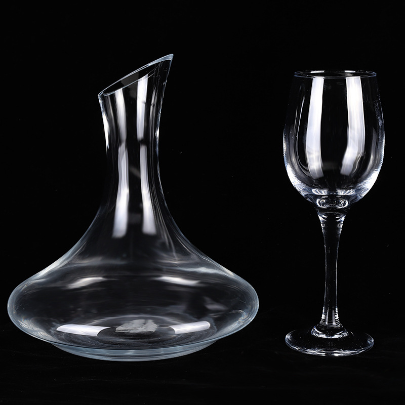 2020 Ny vinkara Transparent glas Enkelt lutad vinkanna utan handtag kan anpassas för grossist