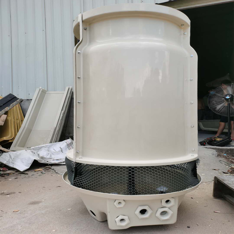 Liten glasfiberarmerad kyltorn i kyltornet 8 ton