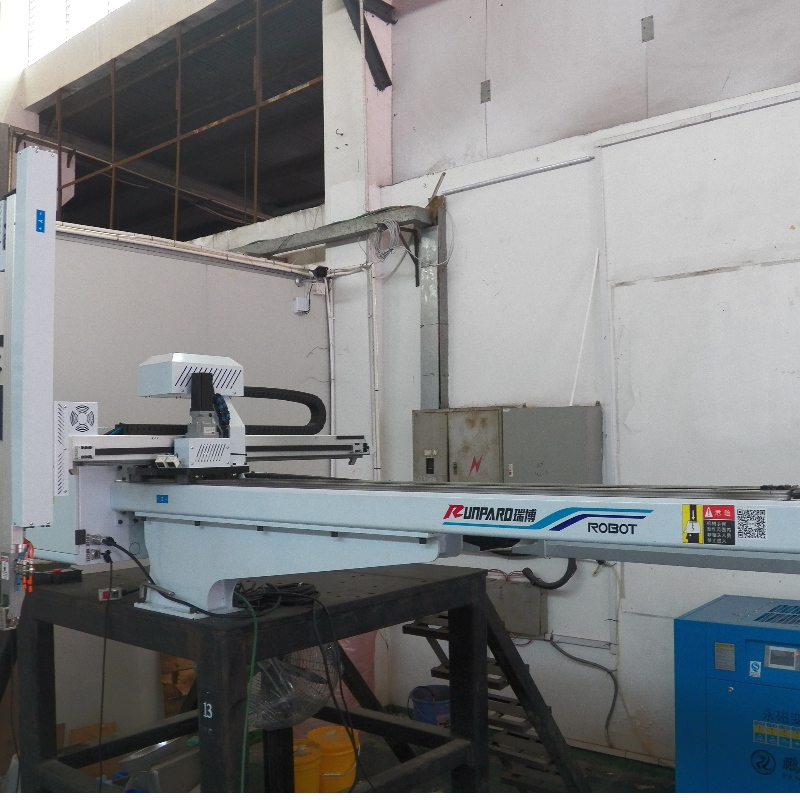 Triaxial servo traverse manipulator-RN-serie med sträckhuvud