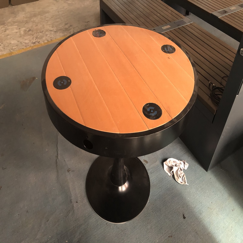 Rostfritt stål träfärgsmart wifi-bord med USB-laddare