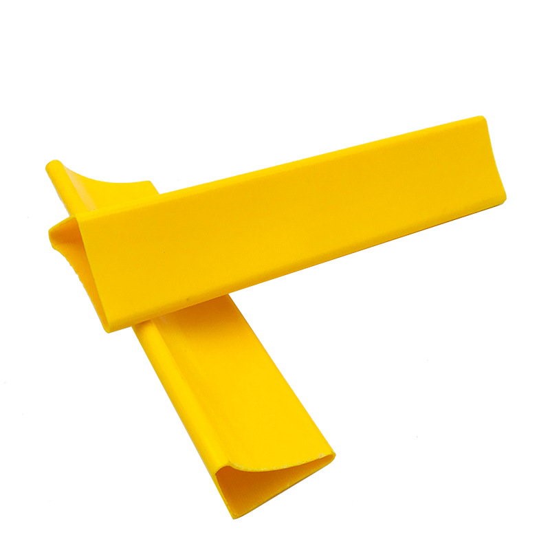 styv extruderad PVC-plastremsa rörskikt stödremsa PVC triangelprofil för skåpsladdstöd